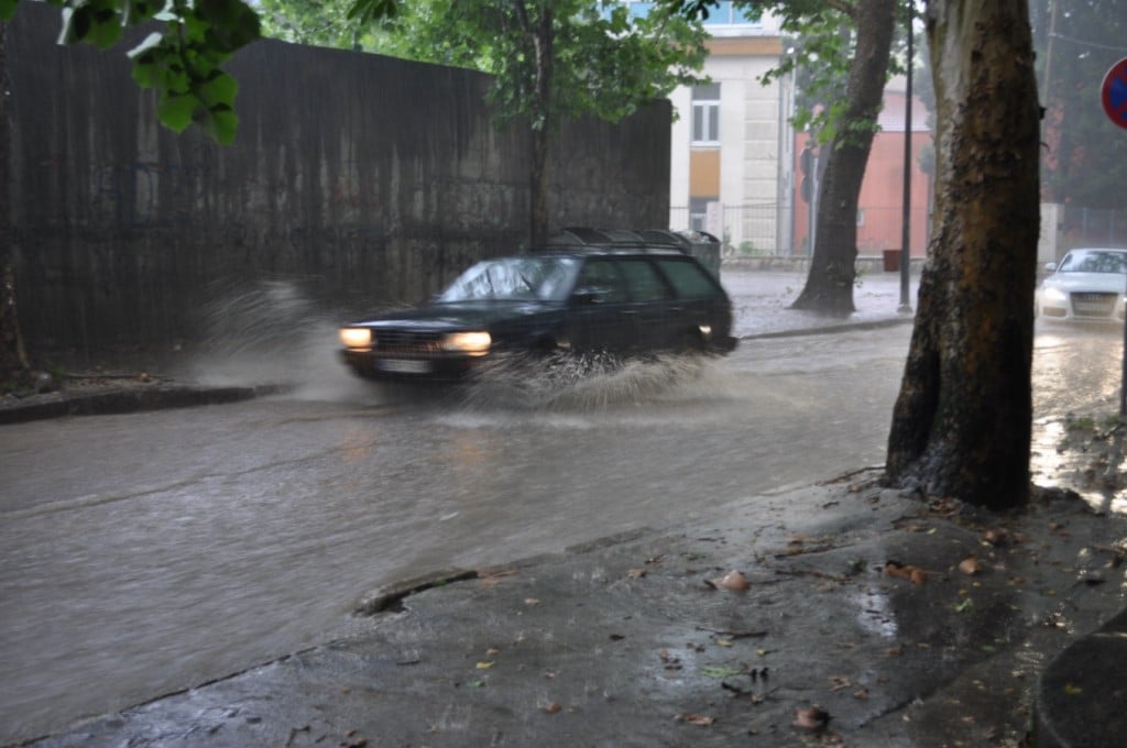 poplave, nevrijeme u Mostaru, komunalije, Mostar, kiša, kanali, poplava