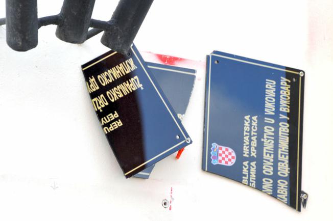 dvojezični natpisi, dvojezična ploča, Vukovar, kriminalistička istraga, počinitelji
