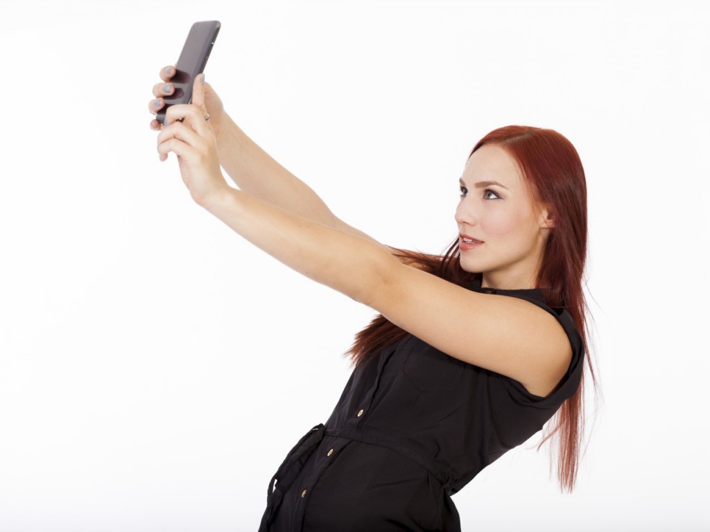 selfi, Facebook socijalna mreža, ljubav na mobitelu, mobitel, mobiteli, slikanje