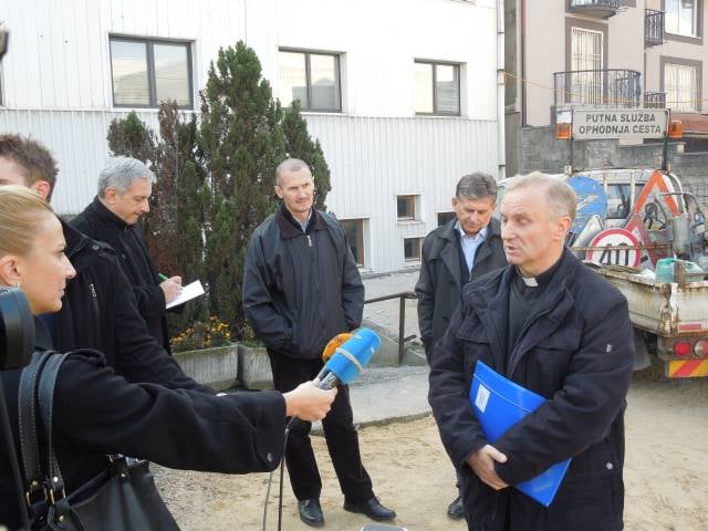 pater Krešimir Djaković , župa sv. Ignacija, na Grbavici, Pastoralni centar na Grbavici 