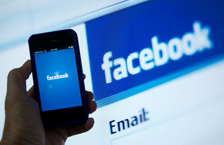 Facebook socijalna mreža, mobitel, aplikacija, mobilna aplikacija