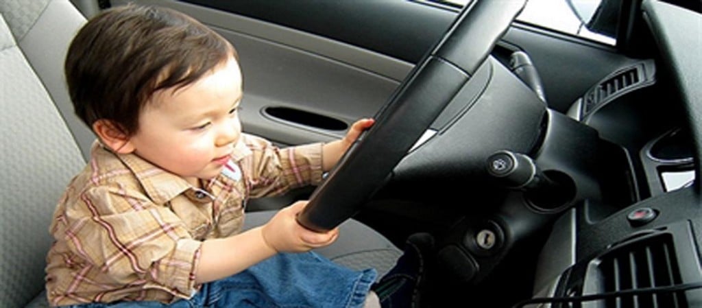 dijete za volanom