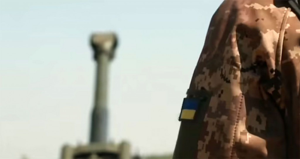 Ukrajinska vojska i top