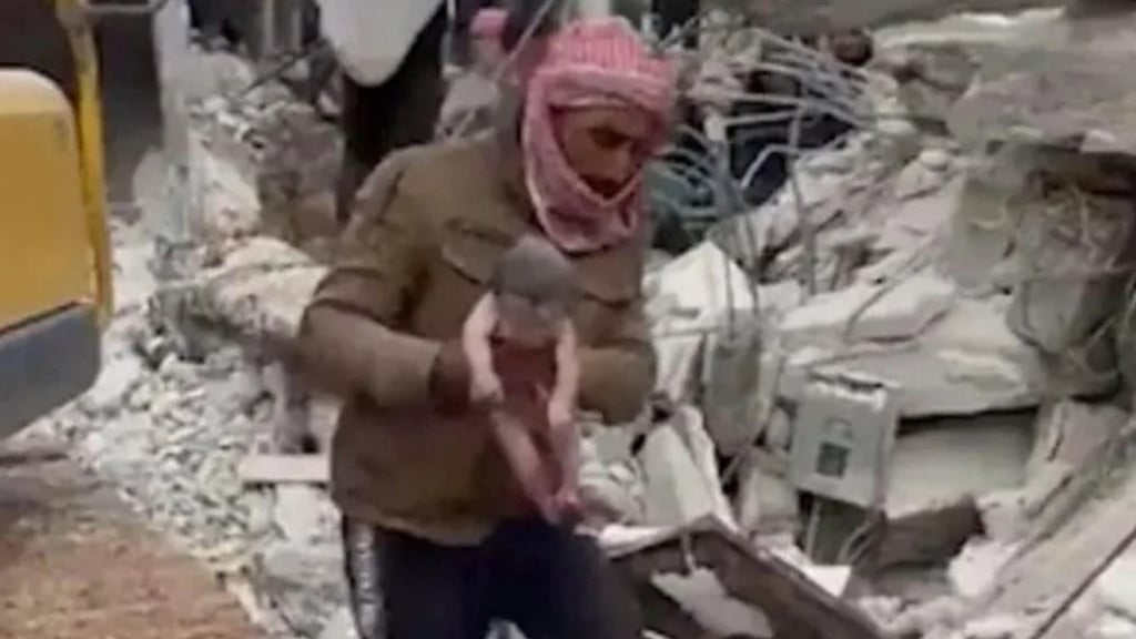 Beba rođena u potresu Sirija