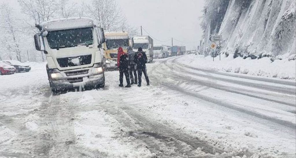 Kamioni snijeg Jablanica