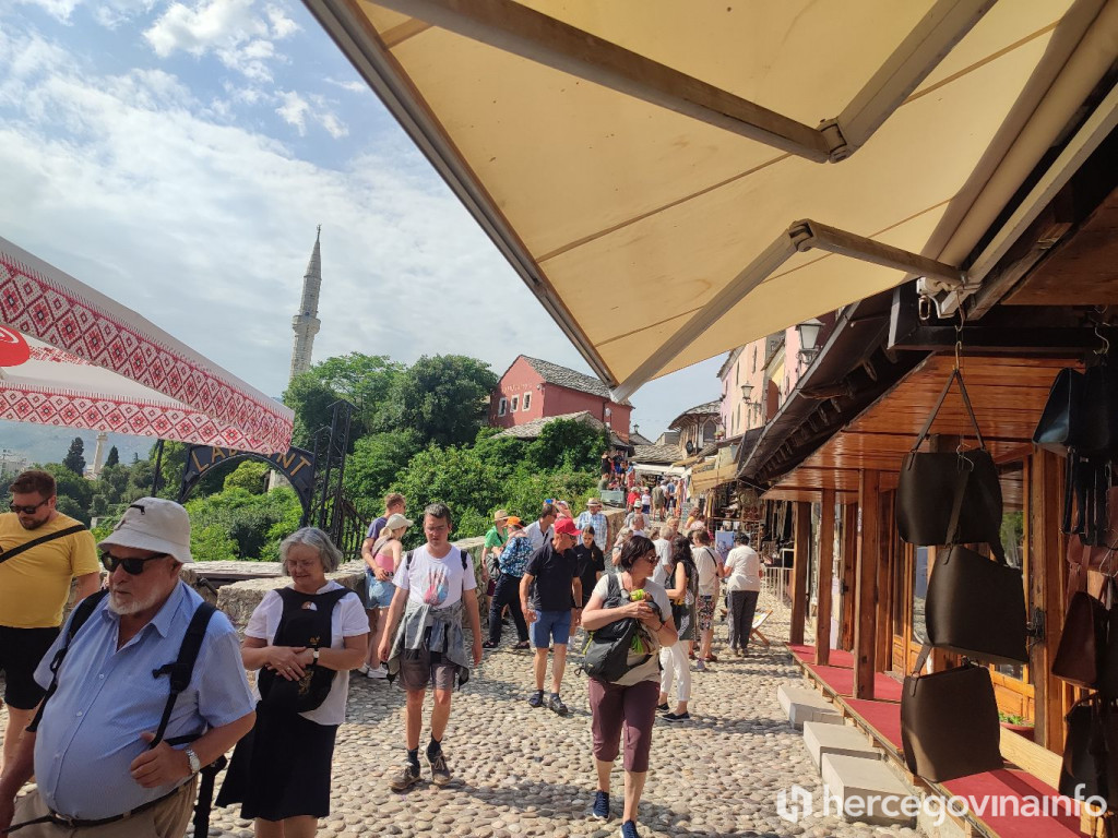Mostar,stari grad,turisti