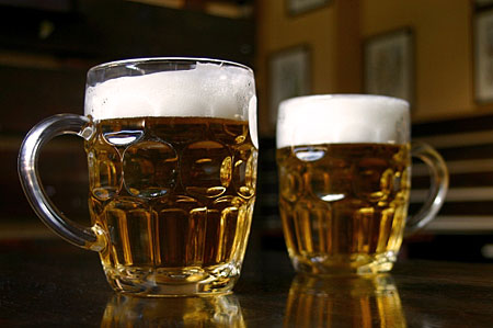 alkohol, pivo, pivo, hercegovačko pivo, Stadion HŠK Zrinjski, plemićko pivo, pivo, zdravlje, pivo, studenti, Široki Brijeg, pivo, činjenice, pivo, BEZ ALKOHOLA, žene, izumi