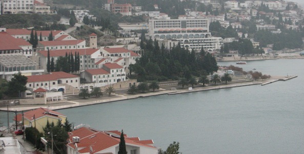 Neum, ubod, nož, SKB Mostar, Domagoj Zovko igrač, Neum, hotel zenit, prodaja, Treći energetski sajam, sajam, BIH, granica, granica između Hrvatske i BiH, Neum, Neumski zaljev, neumsko zaleđe