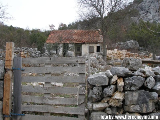 hercegovina.info » Ljubuški » Foto Staro hercegovačko selo Bijača