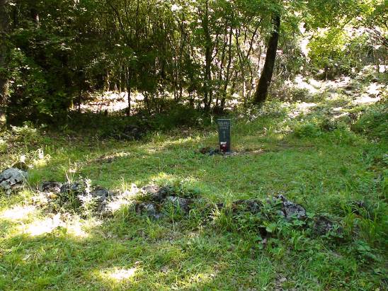 masovna grobnica, franjevci