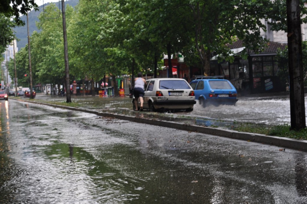 poplave, nevrijeme u Mostaru, Mostar, automobil, vremenska prognoza, vremenska prognoza, nevrijeme, vremenska prognoza, kiša, kiše, meteoalarm, Hercegovina