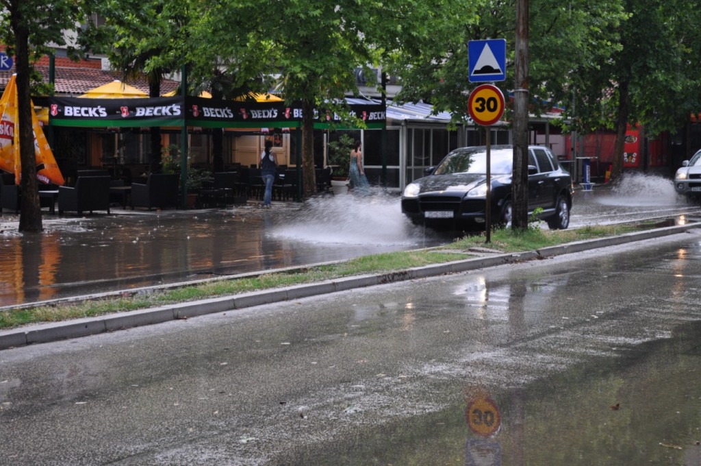 poplave, nevrijeme u Mostaru, komunalije, vremenska prognoza, vremenske neprilike, vremenska prognoza, vremenska, stanje na putevima, stanje na cestama, AMS BIH, nevrijeme, vremenska prognoza, kiša, BIH, vremenska prognoza, vremenska prognoza, vremenska prognoza, stanje na putevima, stanje na prometnicama, stanje na cestama, kiša, Mostar, stanje na prometnicama, stanje na cestama, stanje na putevima