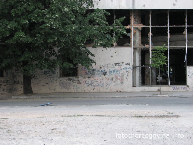 Mostar, beskućnici, Mostar, ruševine, Ruševne zgrade, Mostar, Fra Dado Milas hercegovački franjevac, Minores