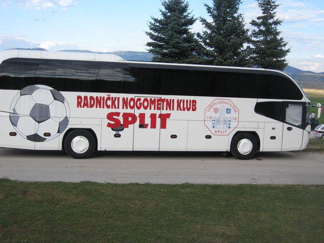 Klupski autobus nogometaša Splita