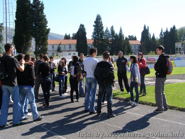 Srednjoškolci na stadionu