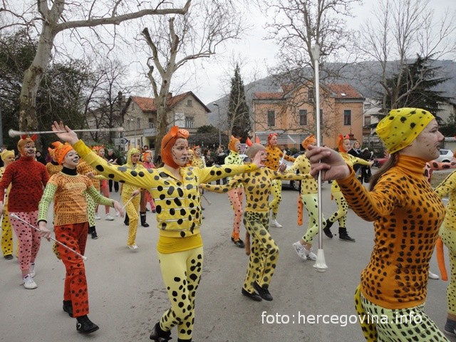 mažoretkinje, hrvatska glazba mostar, štrumfovi