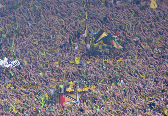 Bundesliga, Borussia Dortmund, navijač, navijačka priča, Žuti Zid, Liga prvaka