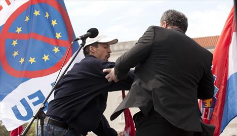 Incident na Rivi. Čabo vs Kerum