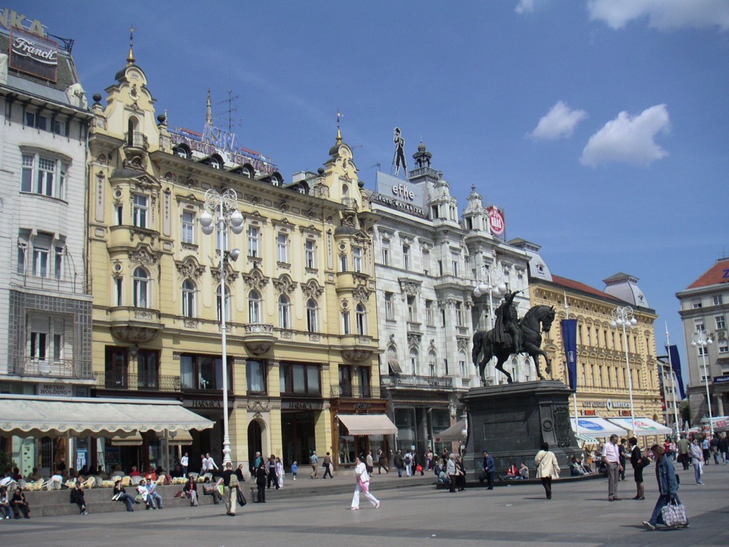 Zagreb, prosvjedi, tinejdžerice, tučnjava, Zagreb, glas koncila, Hrvatska, Zagreb, Hrvatska, Dalmacija, Hercegovci, Zagreb, Hercegovci, ruganje, Zagreb, Hercegovci, šokantno