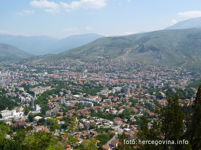 Mostar, Hum, brkanovo brdo, Mostar, ljeto, Politika, Mostar, dvorište zgrade, dvorište škole, nagrade