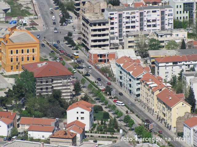 Mostar, Hum, brkanovo brdo, Mostar, ulice, Mostar, Gradska uprava Mostara, Mostar, statut, Paddy Ashdown, Mostar, hotel ruža, Mostar, Bošnjaci, statut, Mostar, Hrvati, Bošnjaci, Mostar, blokada, Mostar, izbori, sip, Mostar, Smeće, parking, Mostar, proračun, Ljubo Bešlić, Mostar, skupoća, BIH, Mostar, OHR, Mostar, Slaven Raguž, Marko Gilja