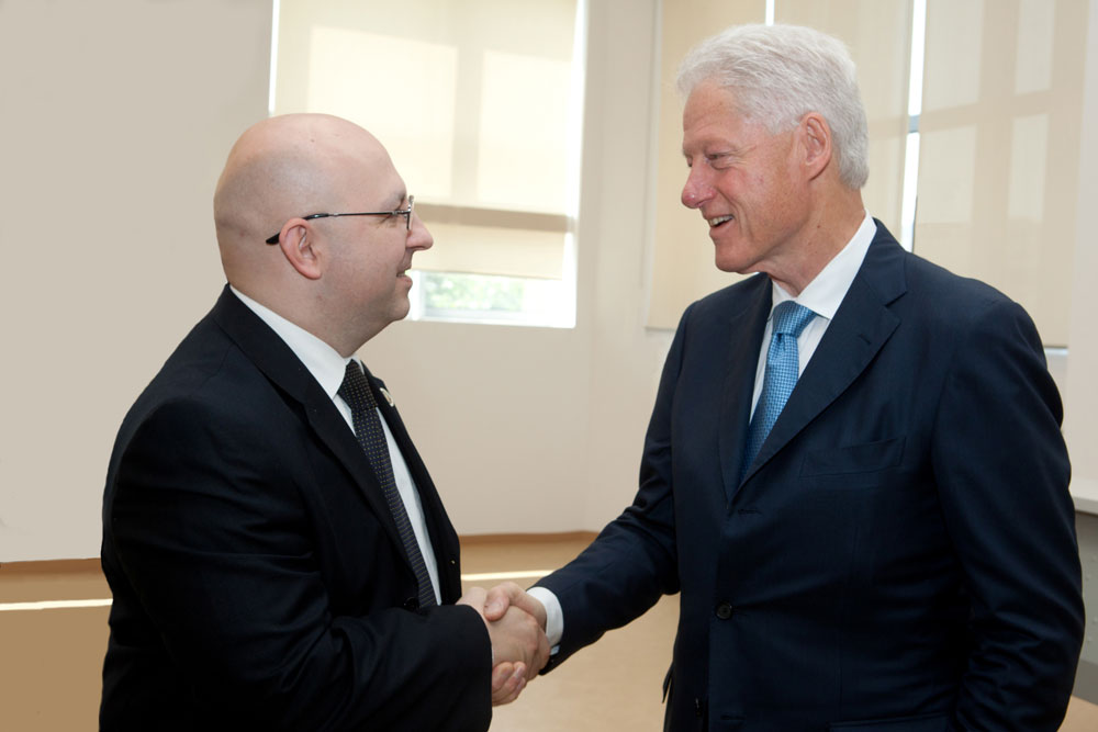 Clinton, Hillary Clinton, AUBiH, studenti