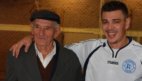 Deda i unuk imenjaci