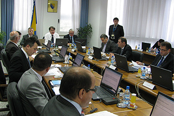 Vlada Federacije, poslovniportal.ba, proračun, financijski kolaps, MIO/PIO, zavod za zapošljavanje, razvojna banka, Vlada Federacije, Zvonko Jurišić, HSP BIH, Zlatko Lagumdžija, Sulejman Tihić, Nermin Nikšić, Vlada FBiH