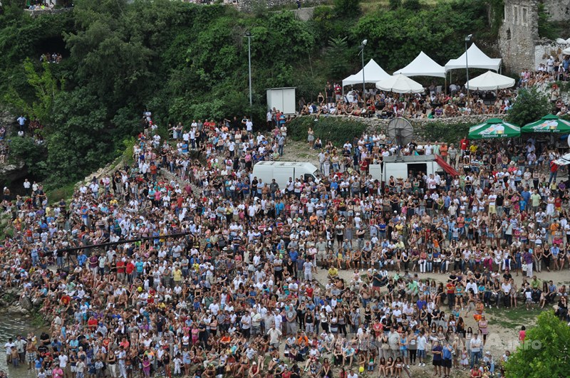 Skokovi sa Starog mosta, Stari most, Lorens Listo, Igor Kazić, Admir Delić, Kenan Juklo, Aleksandar Simanić, Dino Bajrić, Armin Puzić, Stari most, Admir Velagić, pogibija