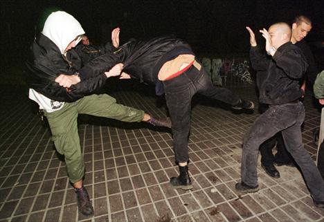 bande, huligani, Mostar