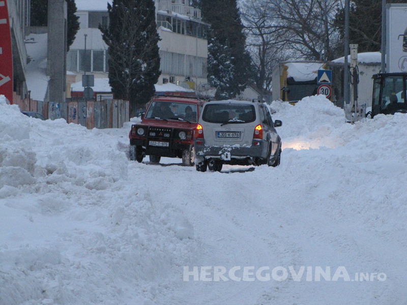 Mostar, snijeg, Aluminij Mostar, snijeg, Pero Pavlović, Stožer civilne zaštite Grada Mostara, Mostar, snijeg, Elementarna nepogoda