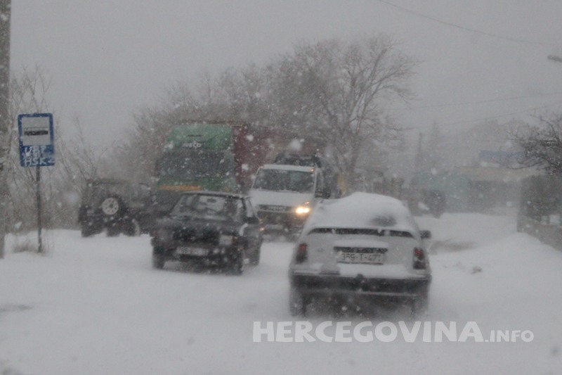 snijeg, Mostar, Mostar, Hercegovina, snijeg, ljeto, HGSS Mostar, Mostar, snijeg, Mostar, snijeg, nepogoda, nevrijeme, Snažno nevrijeme, snježno nevrijeme, zima, oprez, Mostar, snijeg, snijeg, Mostar