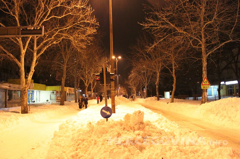 Mostar, noć, snijeg