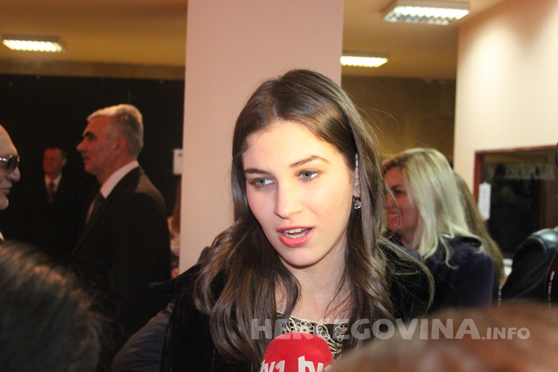 Ornela Vištica, Mostar, Ornela Vištica, Ornela Vištica, Ornela Vištica, udvarači, Ornela Vištica, Ornela Vištica, ljepota, Ornela Vištica, manijak, tv serija, Ornela Vištica, Baklje Ivanjske, Ornela Vištica, priča, glumica, Mostar, Ornela Vištica, Facebook, Ornela Vštica, Mostar, Ornela Vištica, Mostar, avenija, Ornela Vštica, glumica, Ornela Vištica, ljubav, pjesma, Ornela Vštica, pismo, odgovor, Ornela Vštica, ljepotica, Ornela Vištica, glumica, Ornela Vštica, hercegovka, Ornela Vištica, Josipa Milas , Ornela Vštica, mostarka, Ornela Vštica, Ornela Vištica