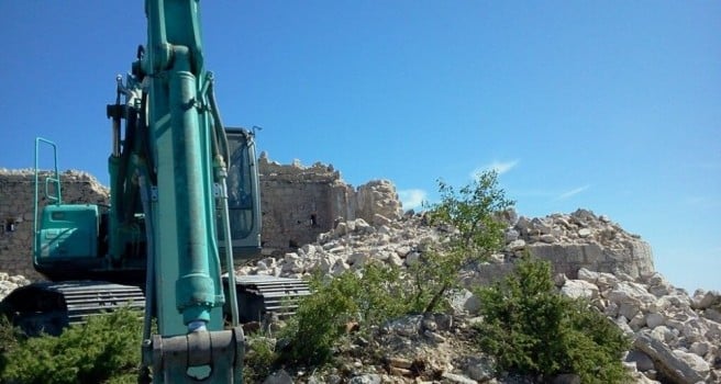 Bageri ruše stare utvrde