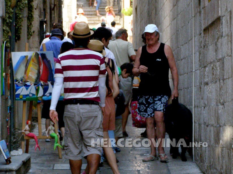 ibrica-jusic-i-bond-u-setnji-stradunom