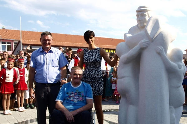 Tomislavgrad, iseljavanje, u zemljama EU, duvanjskim gastarbajterima, spomenik, zbog nedostatka posla