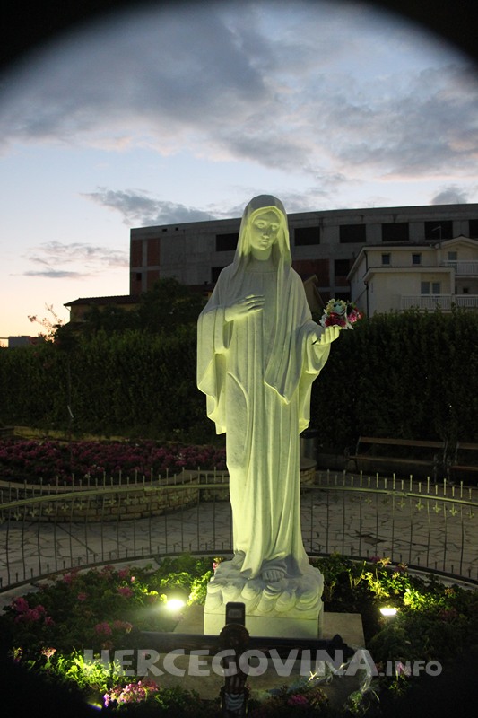 Međugorje, noć, Gospa, Međugorje, svjedočanstvo, Međugorje, Nova godina, Međugorje, Papa Franjo, Vatikan, Međugorje, katica kiš, propovijed, iz Evanđelja, naviještanje evanđelja, Međugorje, čudo, Vidjelica Vicka, vidjelica, molitva, čovjek i vjera