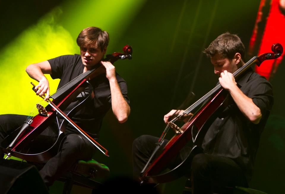 2CELLOS, letenje, spot