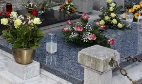 grčka policija, živa zakopana