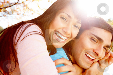 Sretni, smijeh, zagrljeni