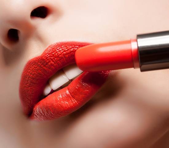 žena, imunitet, krema za ruke, bakterije, virusi, ruž za usne, šminka, šminkanje, muškarci, žene, privlačnost, ruž za usne, boje, šminka, šminkanje, koža, koža lica, spol, promjena spola