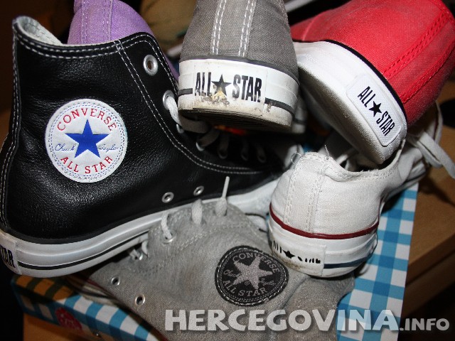 mrlje, tenisice, bijele tenisice, čišćenje, siromaštvo, brendirani proizvodi, djeca rast