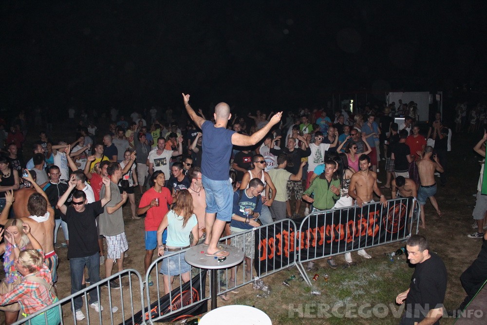 Paradise Grooves, kravice, vodopad kravice