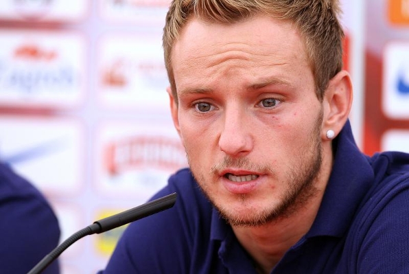 Ivan Rakitić, transfer, Ivan Rakitić, Vezni igrač, kapetan Seville, Pena Sevillista Puerta Osario, Ivan Rakitić, FC Barcelona, Ivan Rakitić, barcelona, Hrvatska zemlja, Ivan Rakitić, Real Madrid, FC Barcelona, Ivan Rakitić,  Ugljan, huligani, IVAN RAKTIĆ, Ivan Rakitić, otok ugljen , napad, Policijski dužnosnici, IVAN RAKTIĆ, Ivan Rakitić, Juventus, FC Barcelona, Ivan Rakitić, Hrvatska zemlja, Ivan Rakitić, Ivan Rakitić, Hrvatska reprezentacija, Svjetsko prvenstvo u Rusiji , Hrvatska reprezentacija, Ivan Rakitić