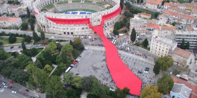 pula, izvanredna atrakcija, "Kravata oko Arene"., simbol antike, drevni rimski amfiteatar, simbol modernog doba, Izložba o kravatama