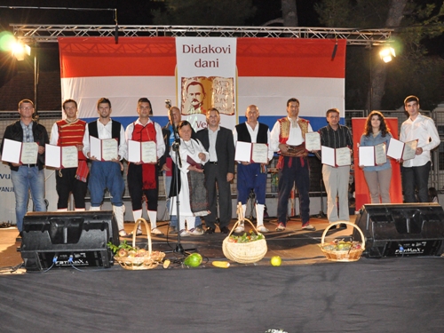 didakovi dani, fra Didak Buntić - otac sirotinje i narodnog prosvjetitelja, Gradnići