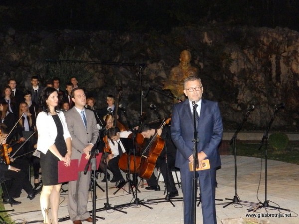 didakovi dani, fra Didak Buntić - otac sirotinje i narodnog prosvjetitelja, Gradnići