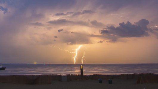 oluja, Sveti Juda, obilne kiše, orkanski vjetar, meteorolška prognoza, narančasti stupanj pripravnosti, Francuska, Velika Britanija, nevrijeme, upozorenje, BIH, meteorolog, metealarm, narančasti stupanj pripravnosti, Trebinje, Mostar, udar groma, otok vis, krater, bomba