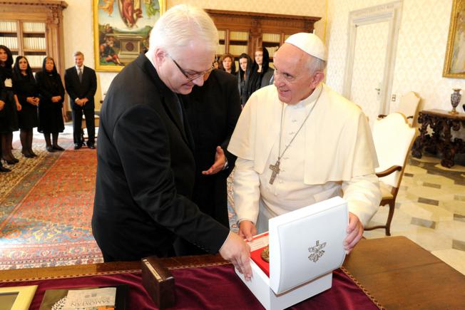 Vojni ordinarijat, Papa Franjo, kardinal Bertone, predsjednik Josipović.
